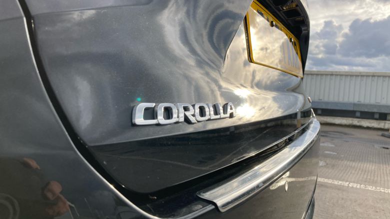 Toyota Corolla 2.0 VVT-i Hybrid Design 5dr CVT Hybrid Estate